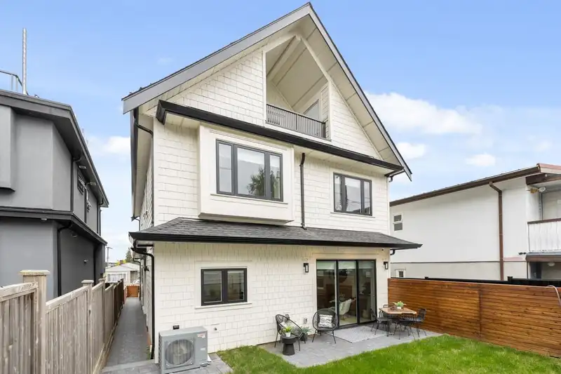 2 736 E 32ND AVENUE - photo 1 of 32