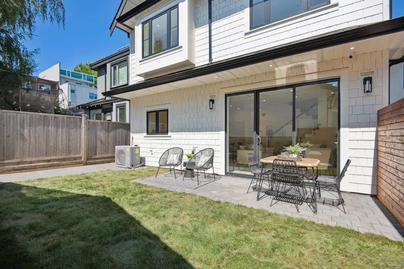 2 736 E 32ND AVENUE - photo 2 of 32