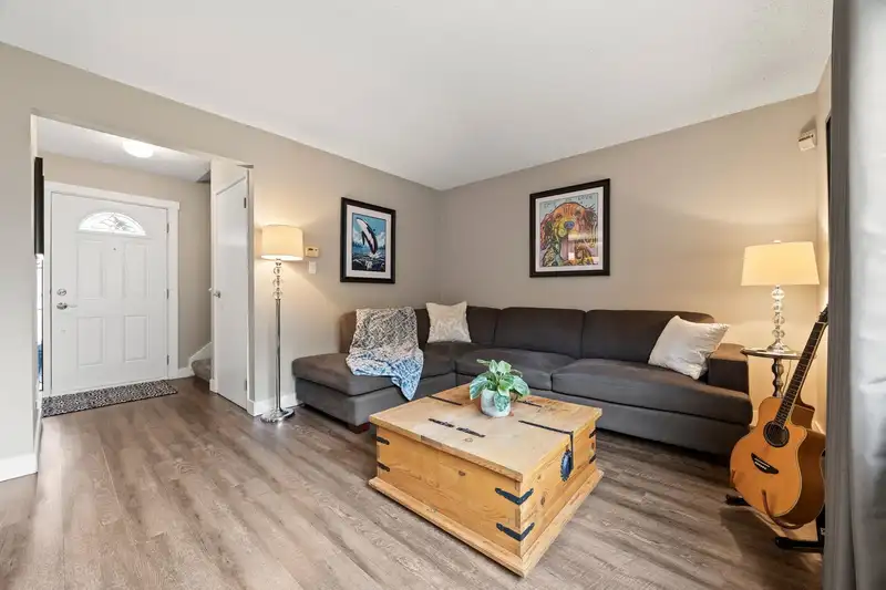 63 2905 NORMAN AVENUE - photo 2 of 24