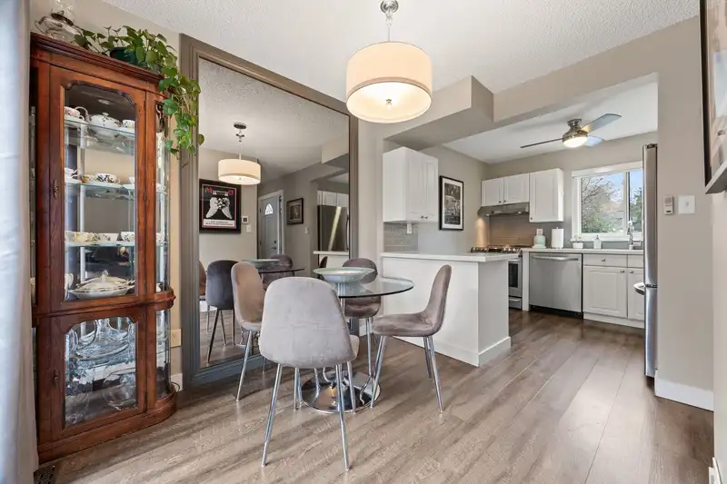 63 2905 NORMAN AVENUE - photo 4 of 24