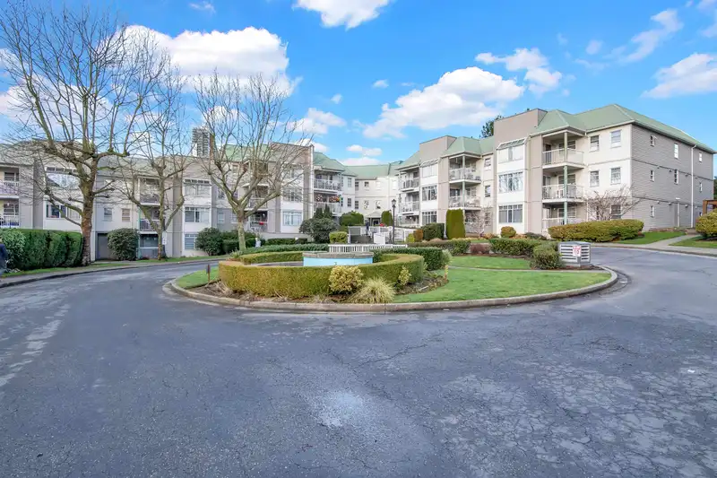 102 9765 140 STREET - photo 1 of 33