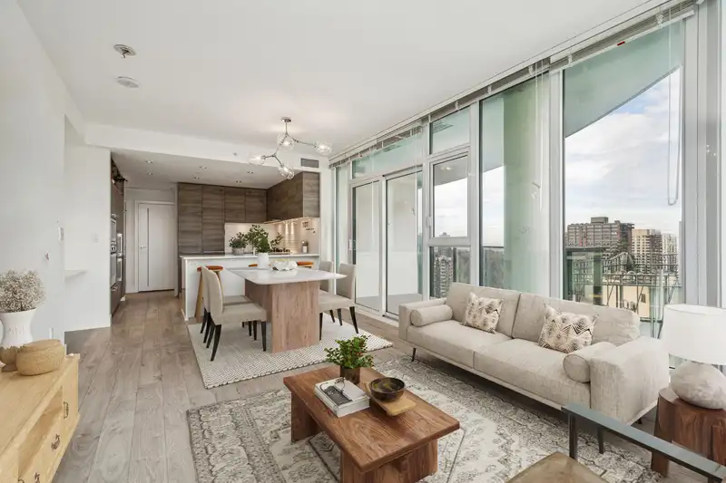 1402 7388 KINGSWAY - photo 1 of 25