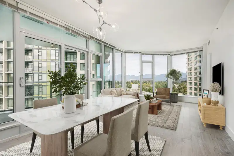 1402 7388 KINGSWAY - photo 2 of 25