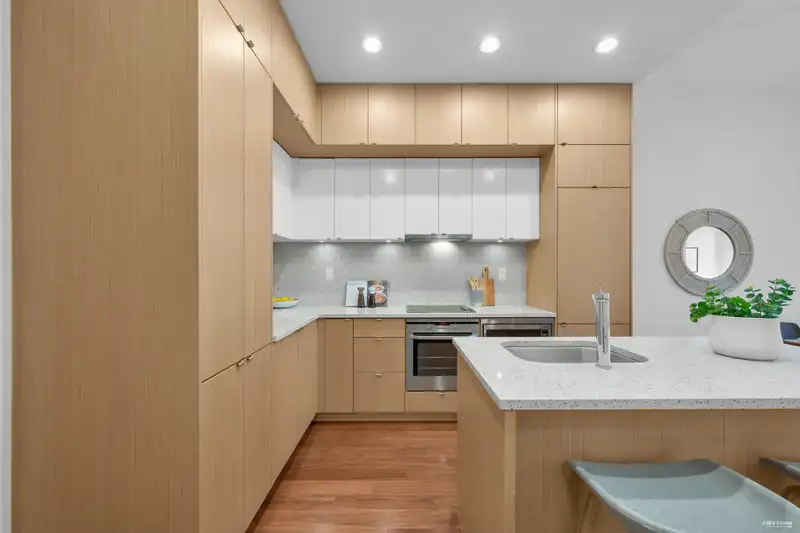 903 1205 HOWE STREET - photo 3 of 35