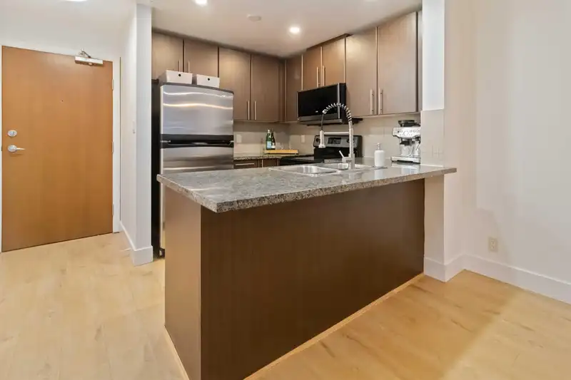 1003 892 CARNARVON STREET - photo 3 of 12