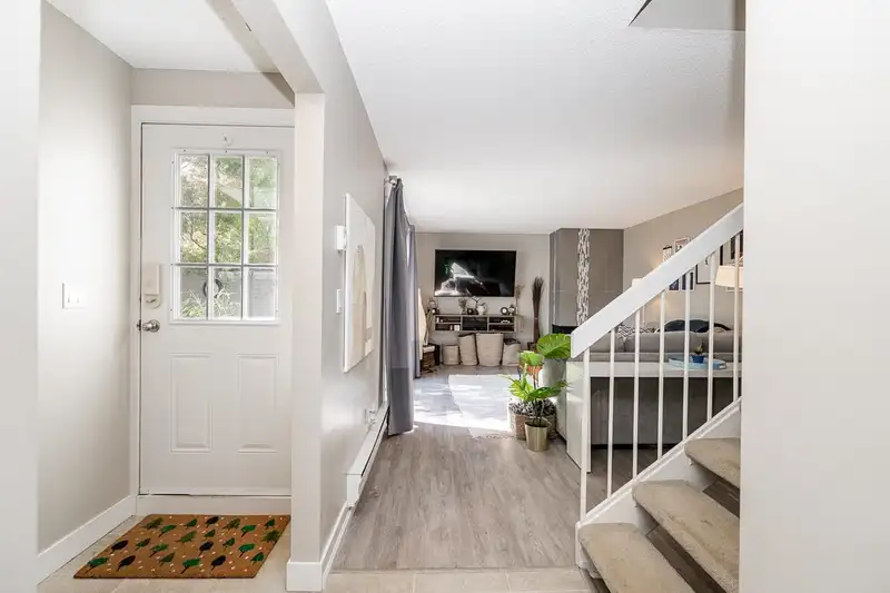 157 5421 10 AVENUE - photo 4 of 25