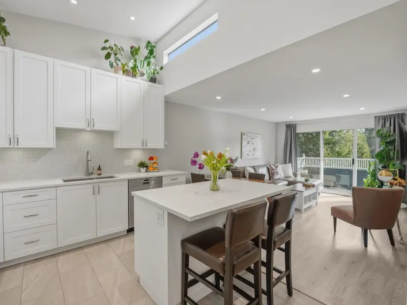 305 3875 W 4TH AVENUE - photo 1 of 25