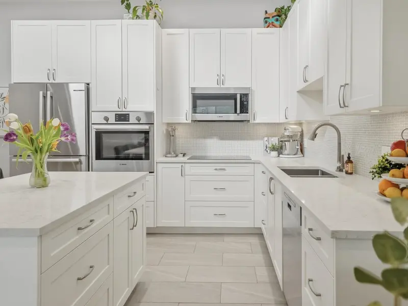 305 3875 W 4TH AVENUE - photo 2 of 25