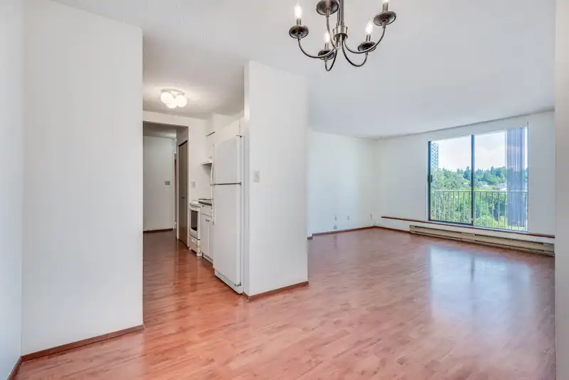 1105 9595 ERICKSON DRIVE - photo 3 of 31