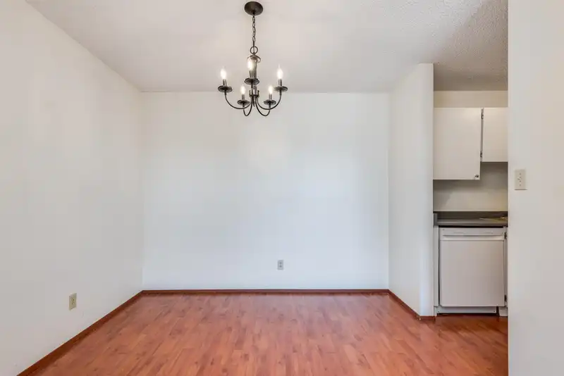 1105 9595 ERICKSON DRIVE - photo 4 of 31