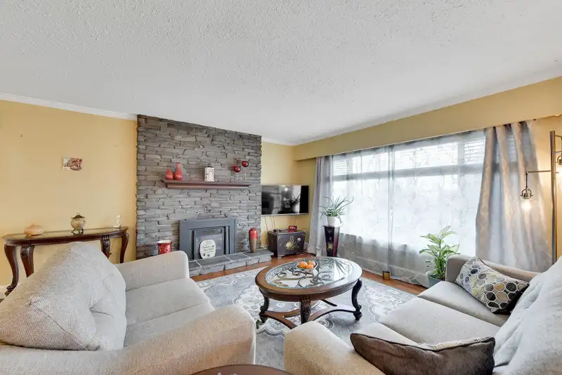 1762 PITT RIVER ROAD - photo 4 of 40