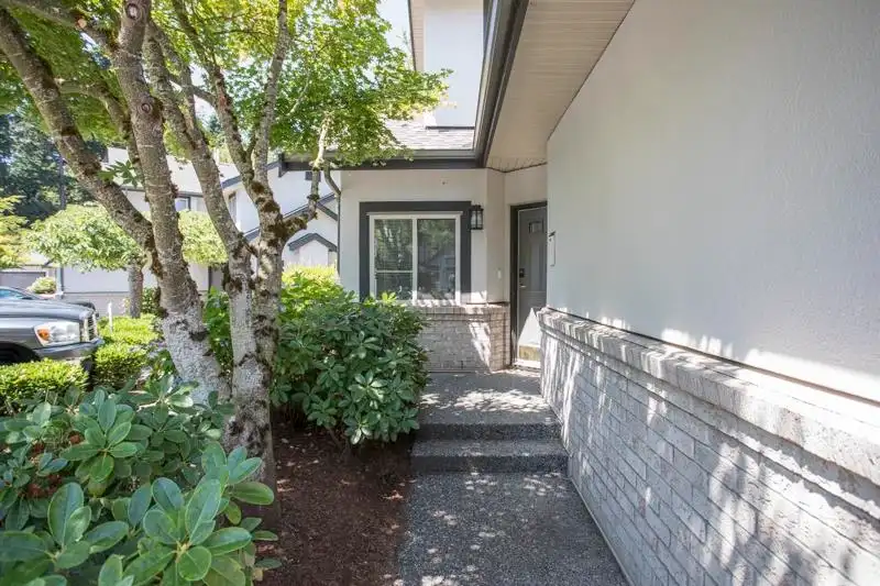 7 3387 KING GEORGE BOULEVARD - photo 2 of 38