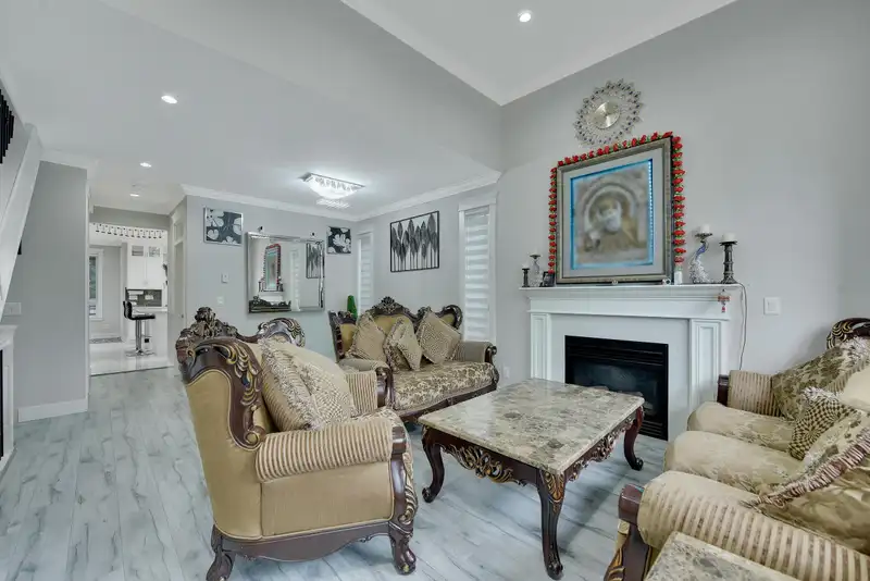 6125 140 STREET - photo 4 of 40