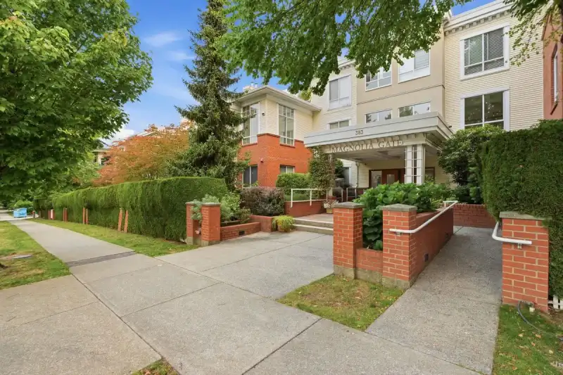 333 383 E 37TH AVENUE - photo 1 of 36