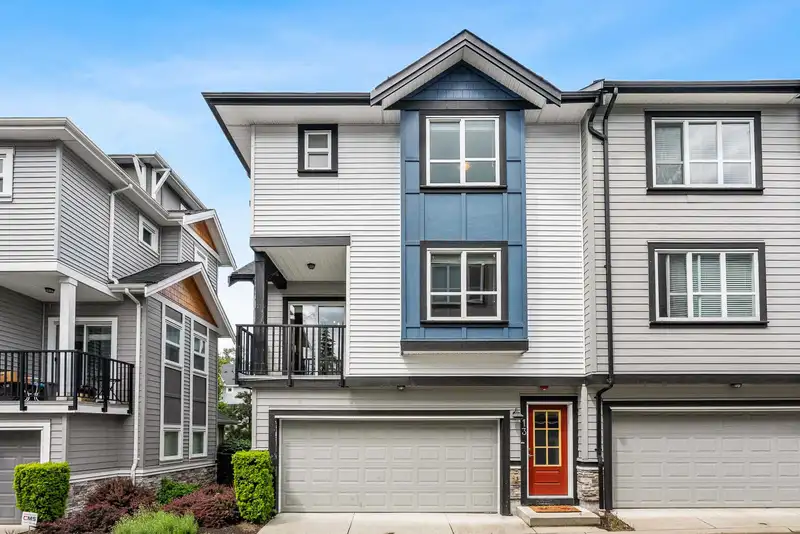 13 20856 76 AVENUE - photo 1 of 35