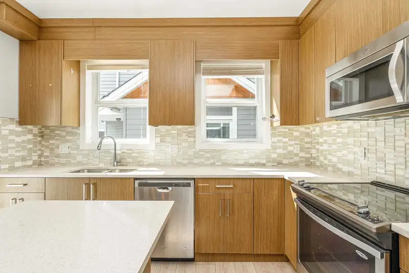 13 20856 76 AVENUE - photo 3 of 35