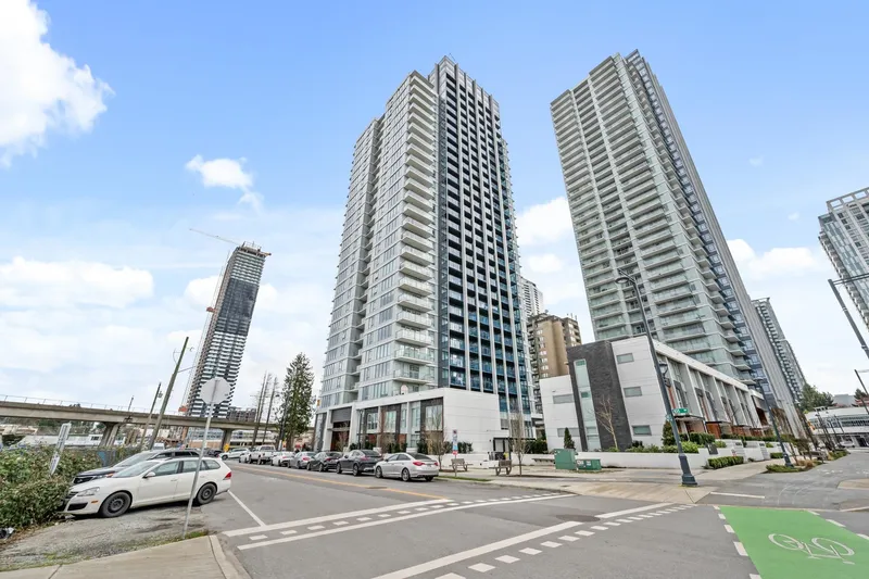 2802 13428 105 AVENUE - photo 2 of 25