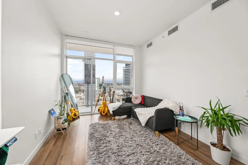 2802 13428 105 AVENUE - photo 4 of 25