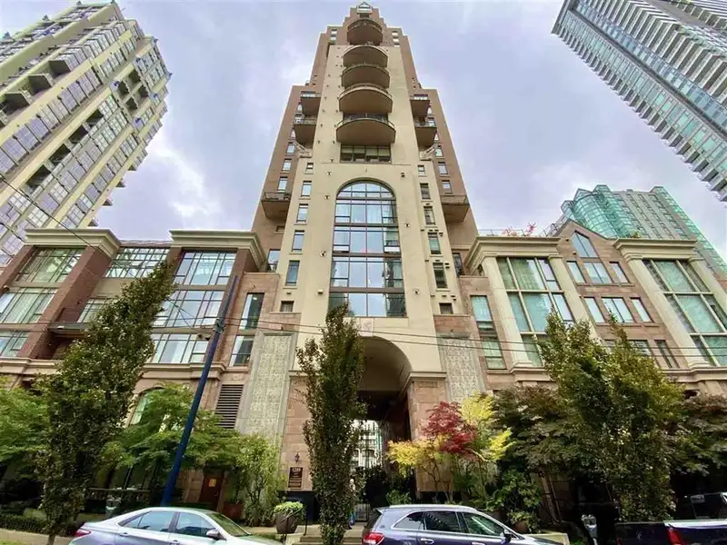 1901 1280 RICHARDS STREET - photo 1 of 24
