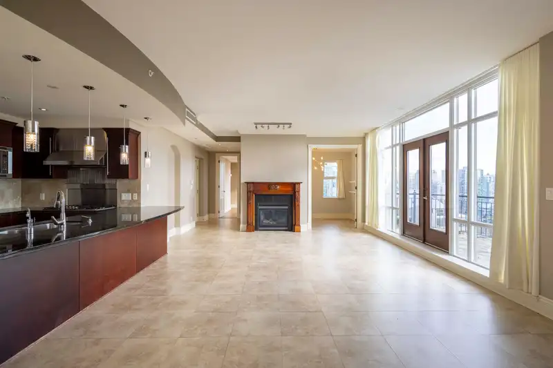 1901 1280 RICHARDS STREET - photo 3 of 24
