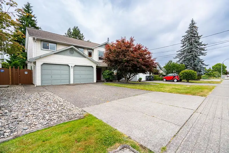8923 204 STREET - photo 2 of 38