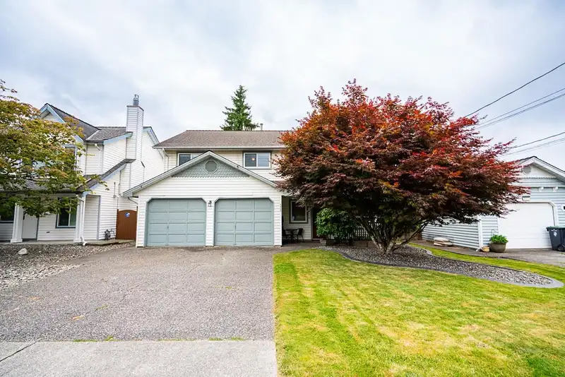 8923 204 STREET - photo 3 of 38