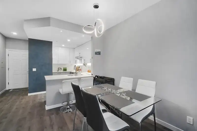 306 630 ROCHE POINT DRIVE - photo 1 of 29