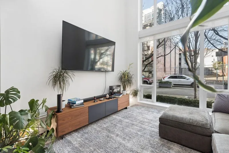 1106 HORNBY STREET - photo 3 of 22