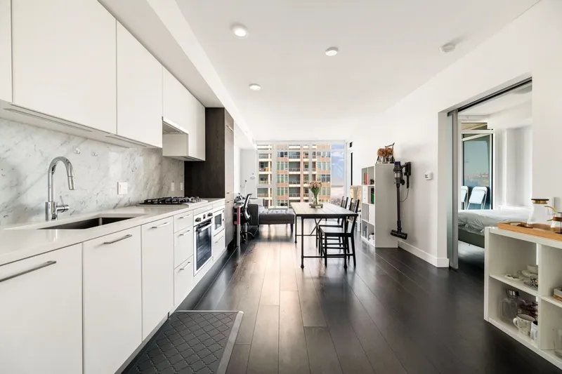 3905 4458 BERESFORD STREET - photo 4 of 25