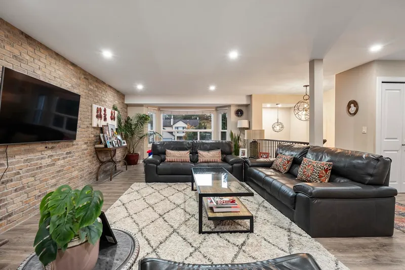 6470 130 STREET - photo 4 of 25