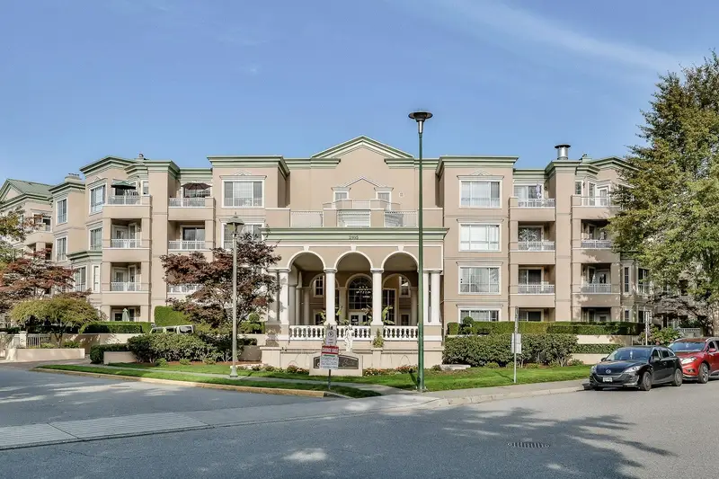 204 2995 PRINCESS CRESCENT - photo 1 of 25