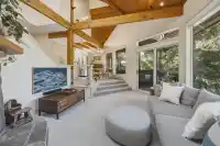 205 6117 EAGLE DRIVE - thumbnail 1