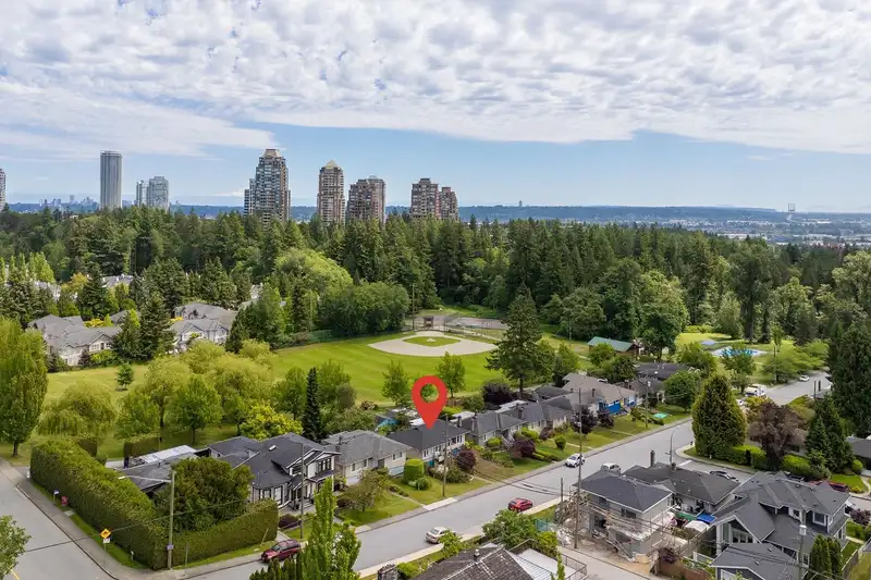 7658 HEDLEY AVENUE - photo 1 of 12