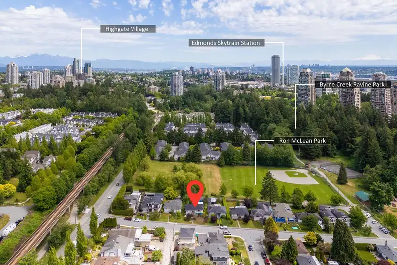 7658 HEDLEY AVENUE - photo 3 of 12