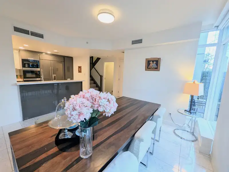 1211 W CORDOVA - photo 4 of 24