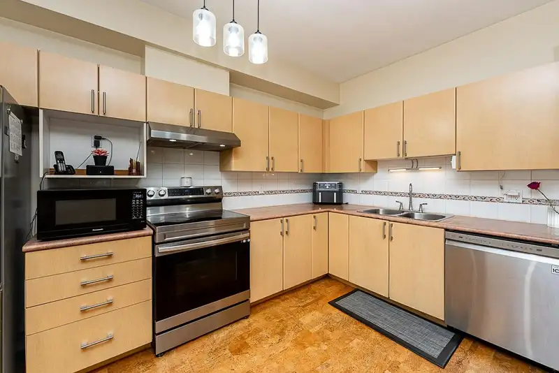 202 83 STAR CRESCENT - photo 2 of 40