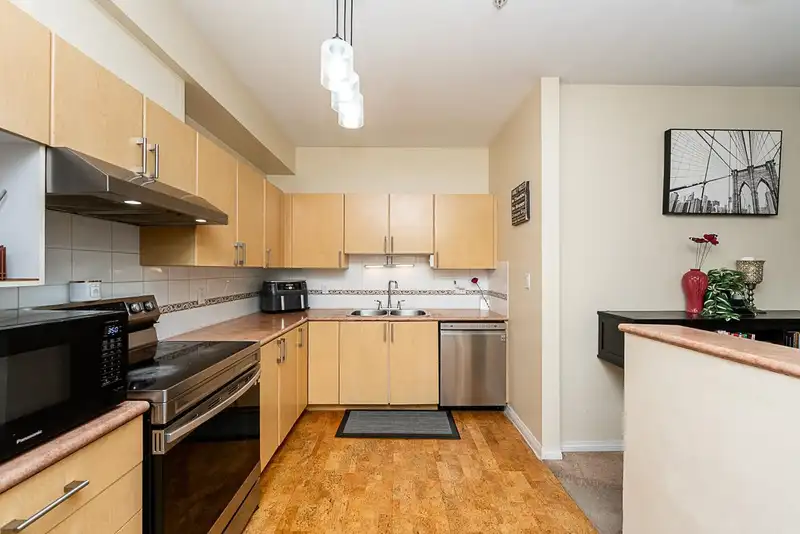202 83 STAR CRESCENT - photo 3 of 40