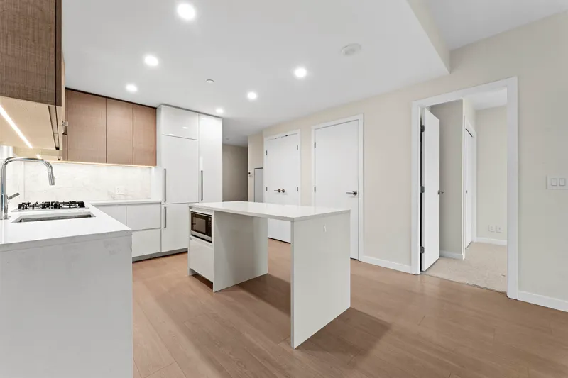 1806 2108 GILMORE AVENUE - photo 4 of 25