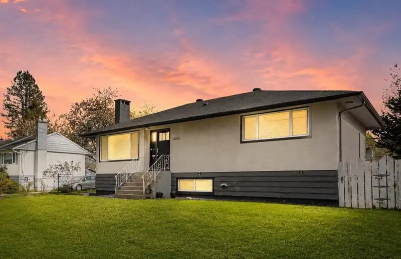 14682 111 AVENUE - photo 1 of 34