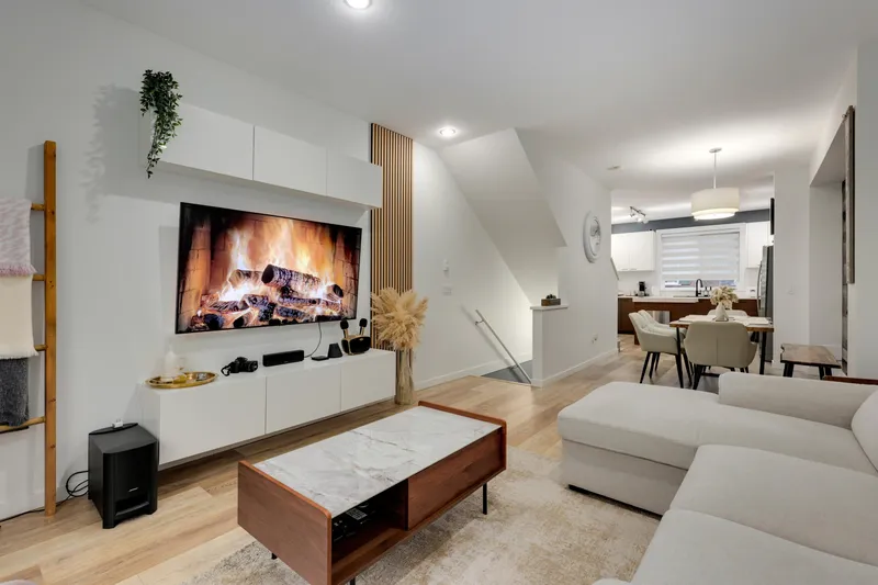 53 8767 162 STREET - photo 4 of 24