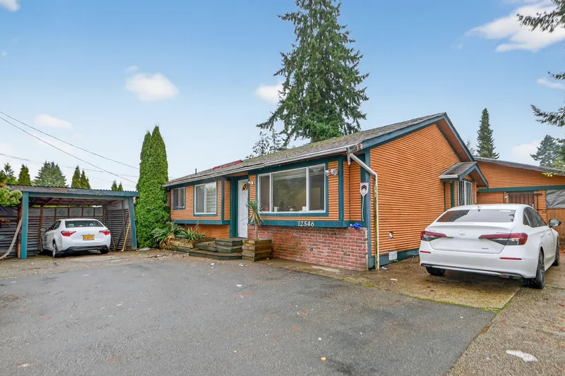 12546 96 AVENUE - photo 3 of 25