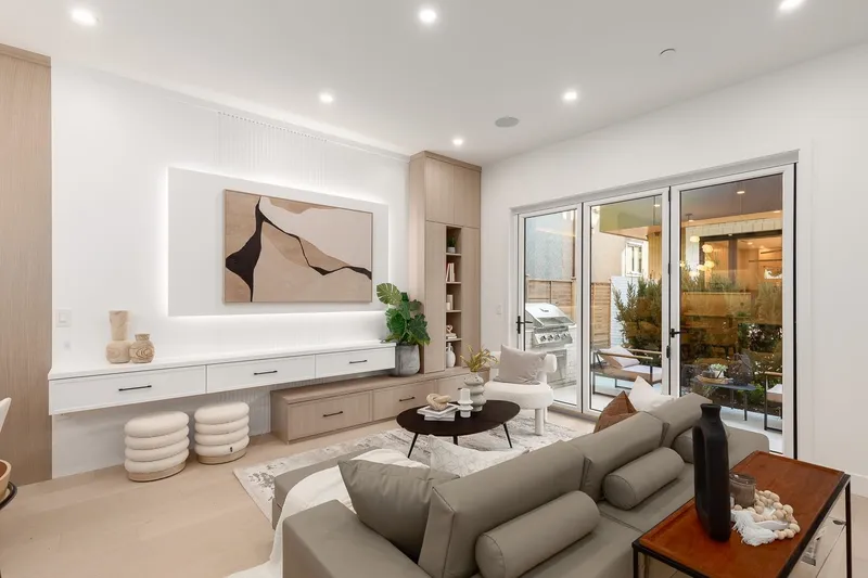 477 W 20TH AVENUE - photo 3 of 23