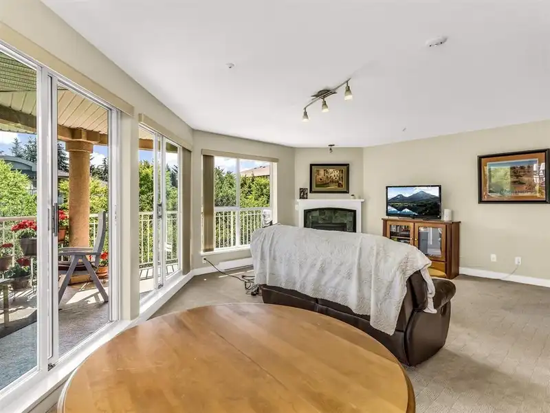 308 13733 74 AVENUE - photo 4 of 34