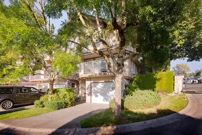 54 8888 151 STREET - photo 2 of 37