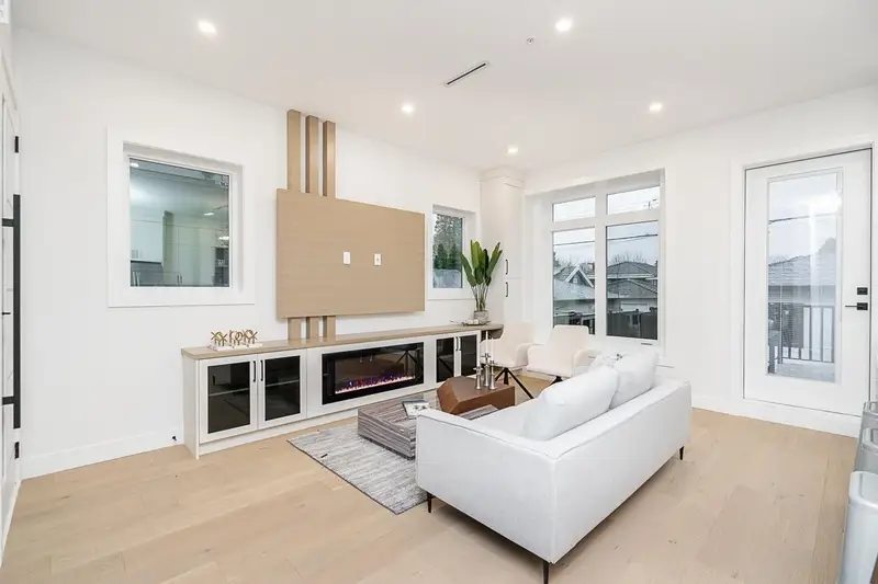 2 2753 NANAIMO STREET - photo 4 of 25