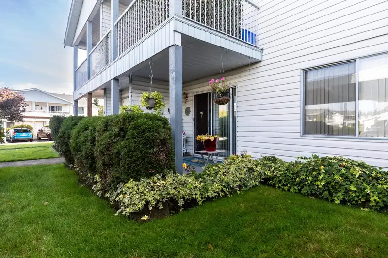 23 32691 GARIBALDI DRIVE - photo 3 of 38