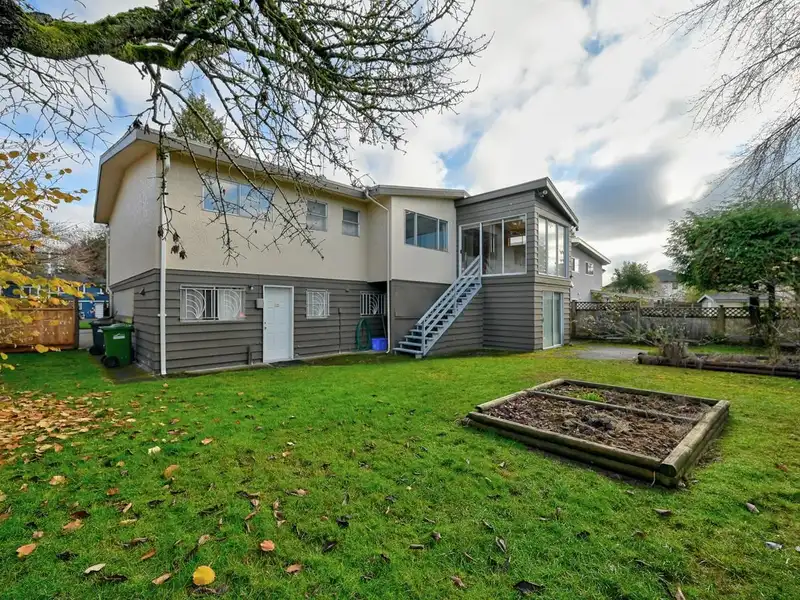 6031 ALTA COURT - photo 4 of 33