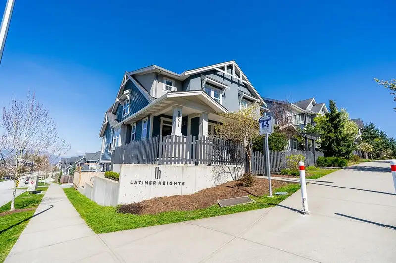 20271 82 AVENUE - photo 1 of 39