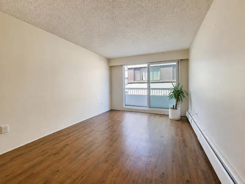 306 2450 CORNWALL AVENUE - photo 2 of 26