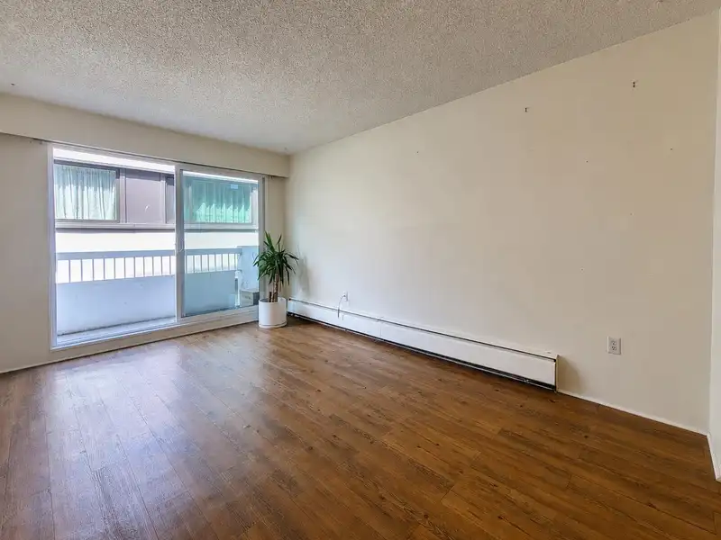 306 2450 CORNWALL AVENUE - photo 4 of 26